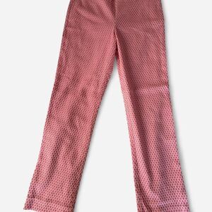 Margaret M. Pull on slimming crop pants. Women’s size M.